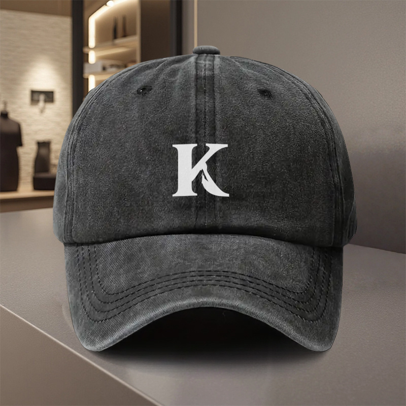 Outdoor Sport An - Un cappellino da baseball regolabile con