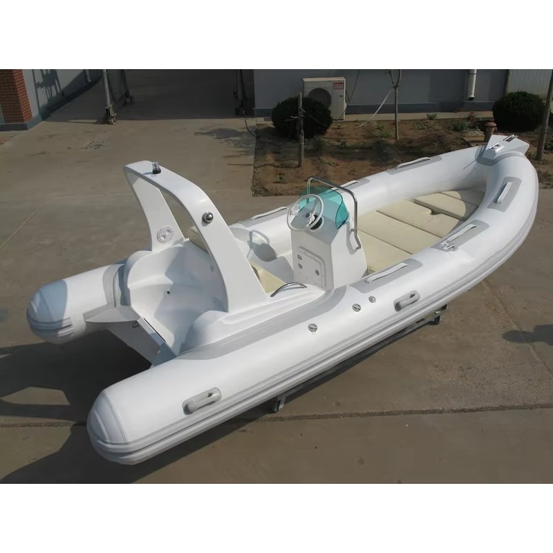 Gommone RIB520C a 6 posti con  - Outdoor Sports Center recensione e prezzo