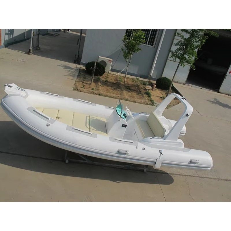 Gommone RIB520C a 6 posti con  - Outdoor Sports Center recensione e prezzo